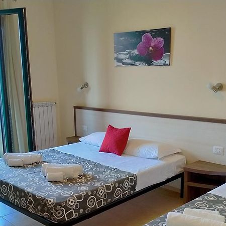 B&B Hotel Helios Uggiano La Chiesa Luaran gambar