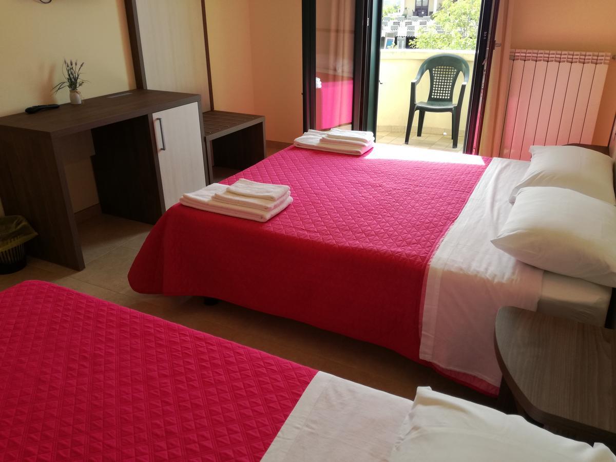 B&B Hotel Helios Uggiano La Chiesa Luaran gambar