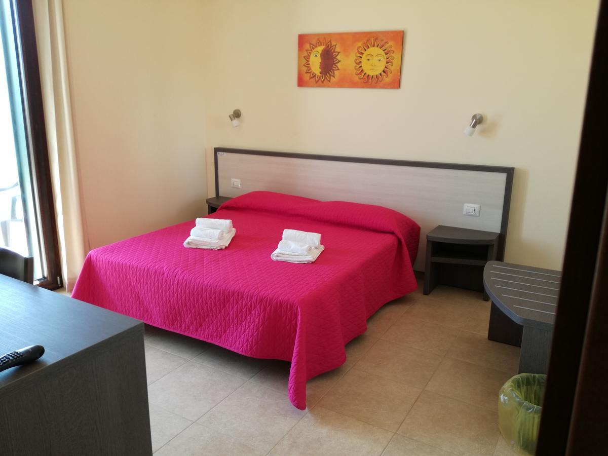 B&B Hotel Helios Uggiano La Chiesa Luaran gambar